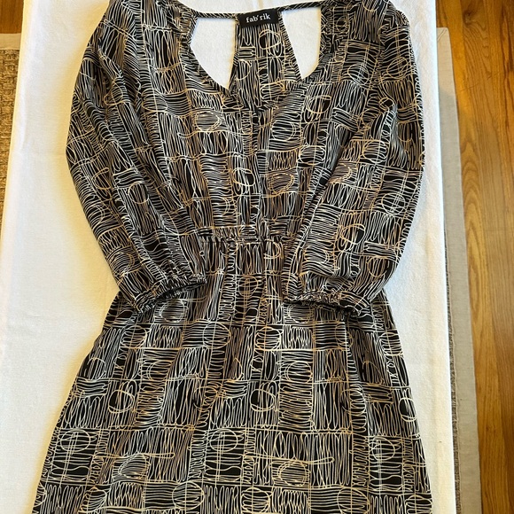 Short dress - back is cut out - Picture 6 of 6